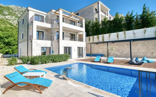 4 Bedrooms Villa in Blizikuce