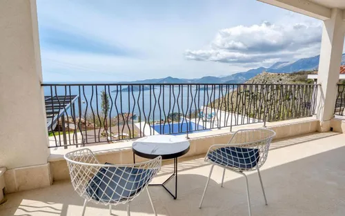 4 Bedrooms Villa in Becici