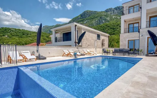 4 Bedrooms Villa in Becici