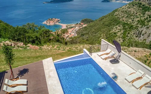 4 Bedrooms Villa in Becici