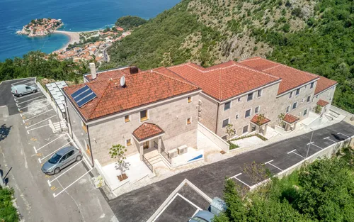 4 Bedrooms Villa in Becici