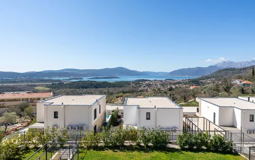 4 Bedrooms Villa in Kavac