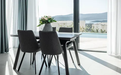 4 Bedrooms Villa in Kavac