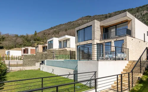 4 Bedrooms Villa in Kavac