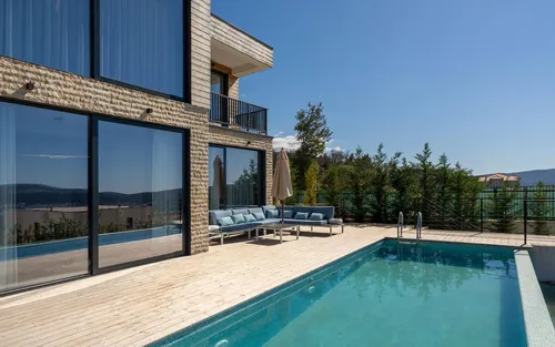 4 Bedrooms Villa in Kavac