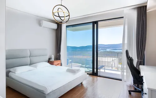 4 Bedrooms Villa in Kavac