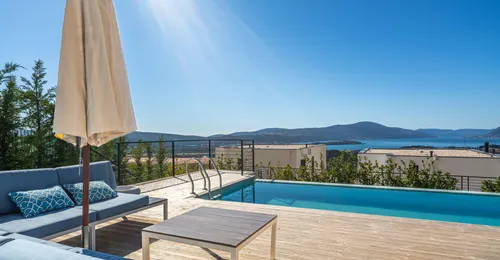 Brand-New Modern Villa with Infinity Pool and Panoramic Bay Views
