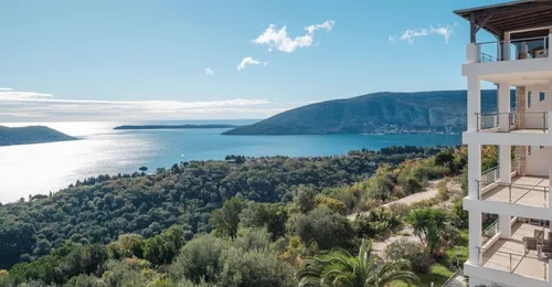 Penthouse in Vista residences, with an Attractive price and Expansive Sea Views