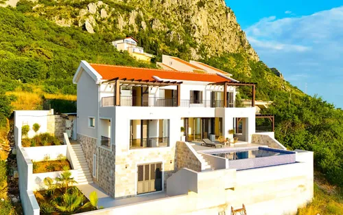 4 Bedrooms Villa in Blizikuce