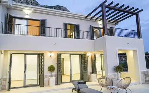 4 Bedrooms Villa in Blizikuce