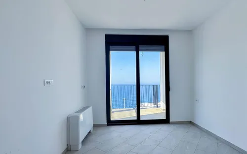 4 Bedrooms Villa in Utjeha