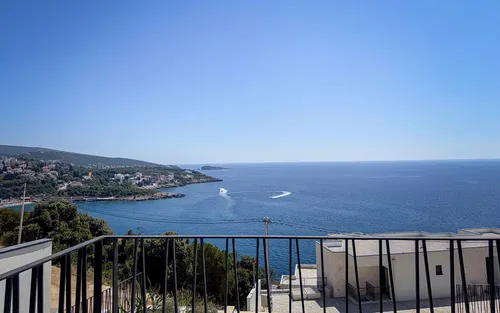 4 Bedrooms Villa in Utjeha