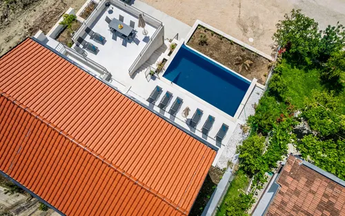 4 Bedrooms Villa in Mrcevac