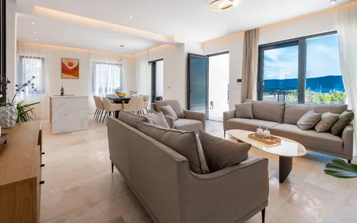 4 Bedrooms Villa in Mrcevac