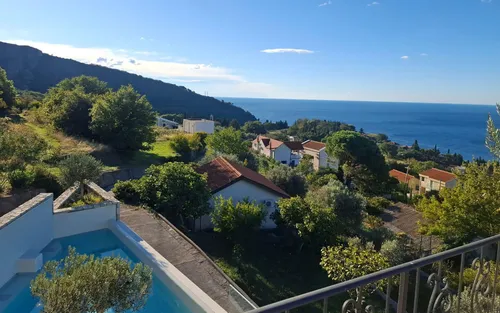 2 Bedrooms Villa in Budva