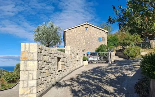 2 Bedrooms Villa in Budva