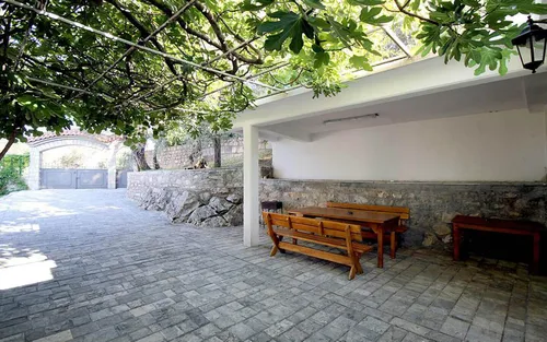 4 Bedrooms Villa in Budva