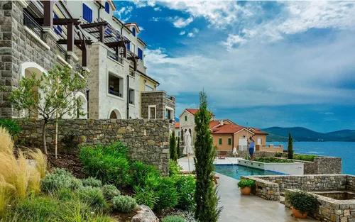 3 Bedrooms Apartment in Lustica