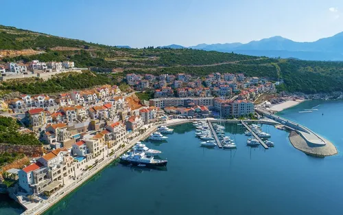 3 Bedrooms Apartment in Lustica