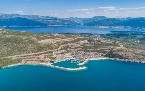 3 Bedrooms Apartment in Lustica