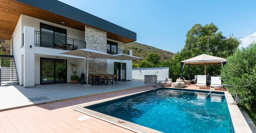 4 Bedroom Property in Kotor