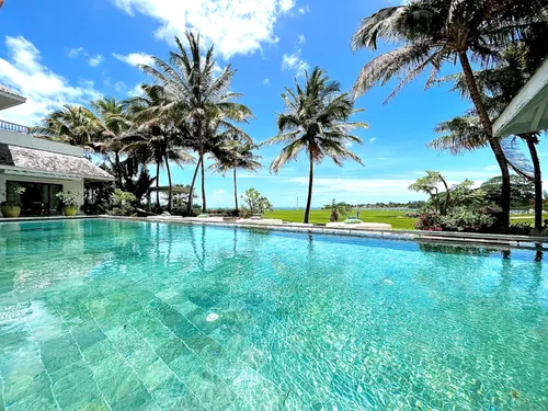 Exceptional 4 bedroom golf villa with sea views