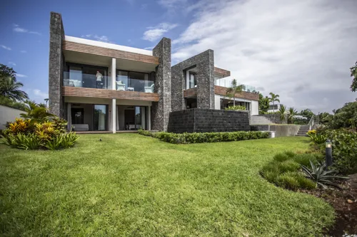 Exceptional Waterfront Villa in the Azuri Golf Resort, Mauritius