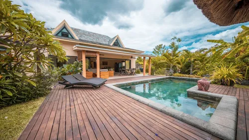 Enchanting Balinese Villa Amidst the Majestic West Coast Mountains