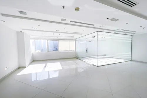 https://d33om22pidobo4.cloudfront.net/listings/of16453l/original/70620one20lake20plaza28102920.jpg