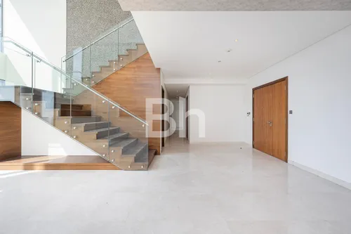 4 Bedrooms Penthouse in Marina Gate 1