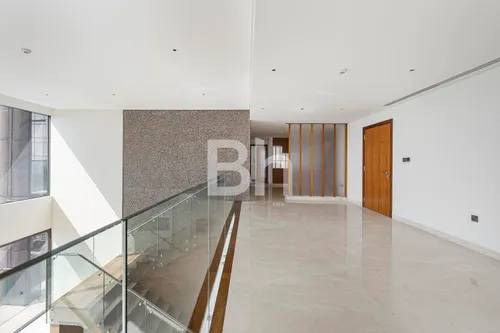 4 Bedrooms Penthouse in Marina Gate 1