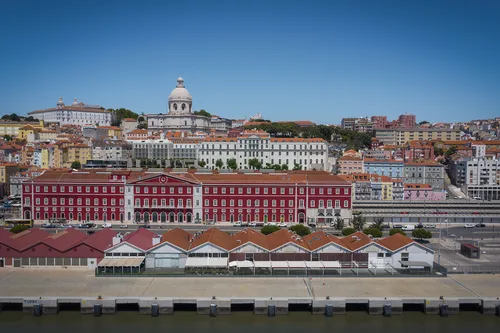 T7 duplex apartment with terrace in Alfama Lisbon
