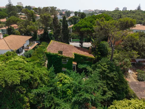 Four bedroom villa with garden in Cascais