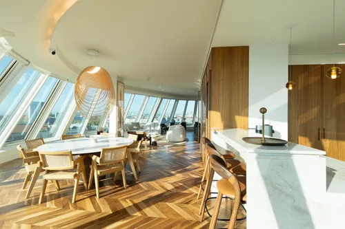 Luxury Three Bedroom Penthouse with Panoramic Views in a Building with Pool and Concierge