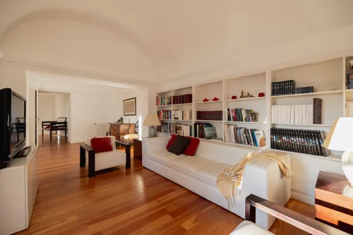 20 Bedrooms Building in Malveira da Serra