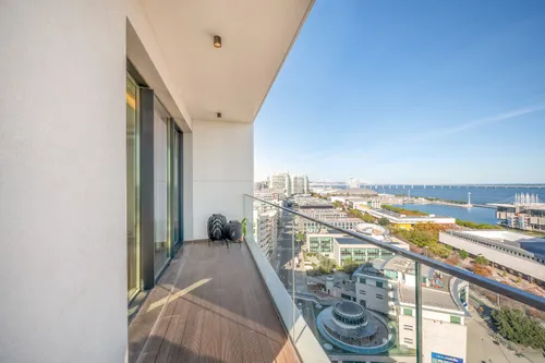 4 Bedrooms Apartment in Parque das Nações