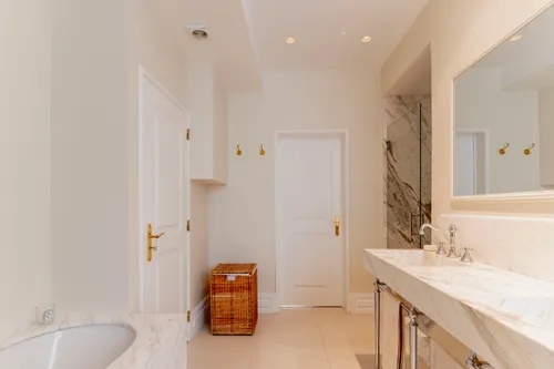 1 Bedroom Apartment in Santa Maria Maior