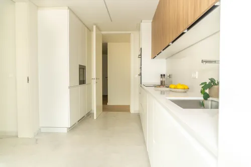 4 Bedrooms Apartment in Campolide