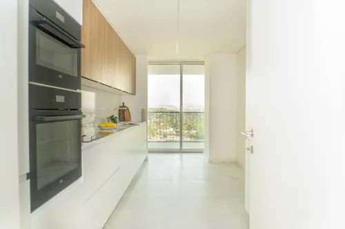 4 Bedrooms Apartment in Campolide