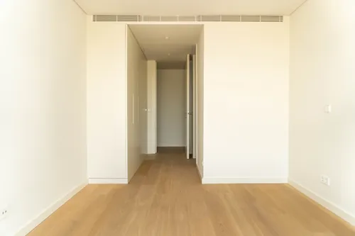 4 Bedrooms Apartment in Campolide