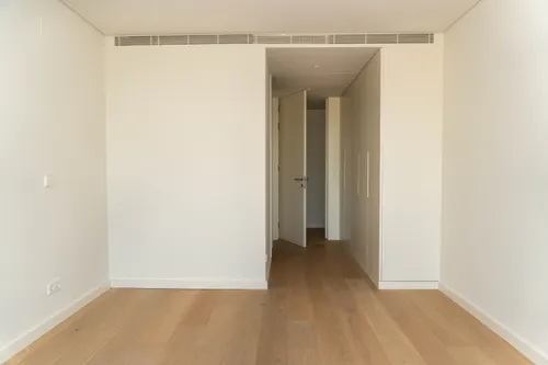 4 Bedrooms Apartment in Campolide