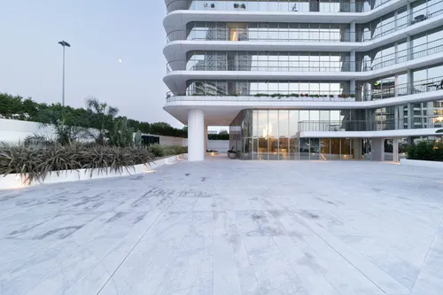 4 Bedrooms Apartment in Campolide