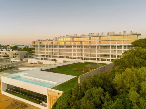 Three bedroom apartment with balcony in Seixal