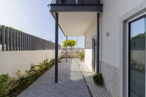 Two bedroom apartment with private garden and panoramic views in Graça, Lisbon