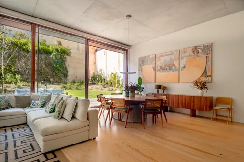 4 Bedrooms Apartment in Marvila