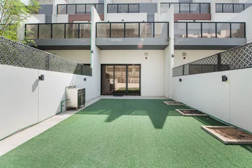 Exclusive 4 Bedrooms | Upgraded | Vacant Now