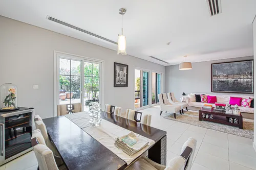 2 Bedrooms Townhouse in District 12V