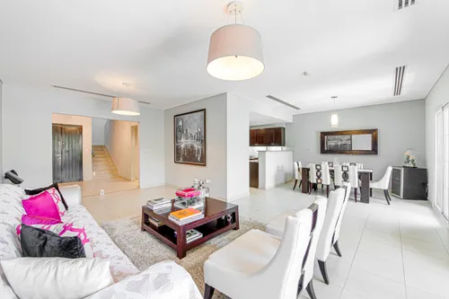 2 Bedrooms Townhouse in District 12V