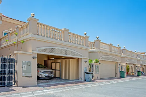 2 Bedrooms Townhouse in District 12V