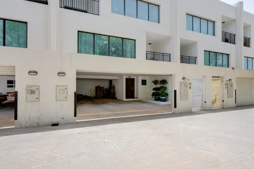 4 Bedrooms Townhouse in Decora Villas